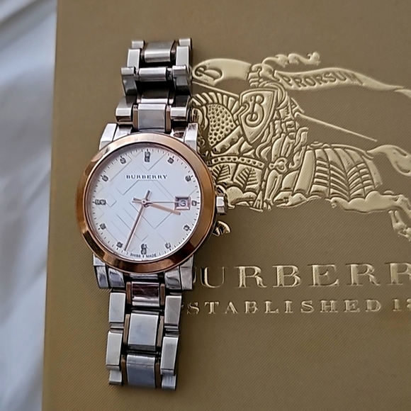Burberry watch is silver and rose gold - Picture 1 of 4